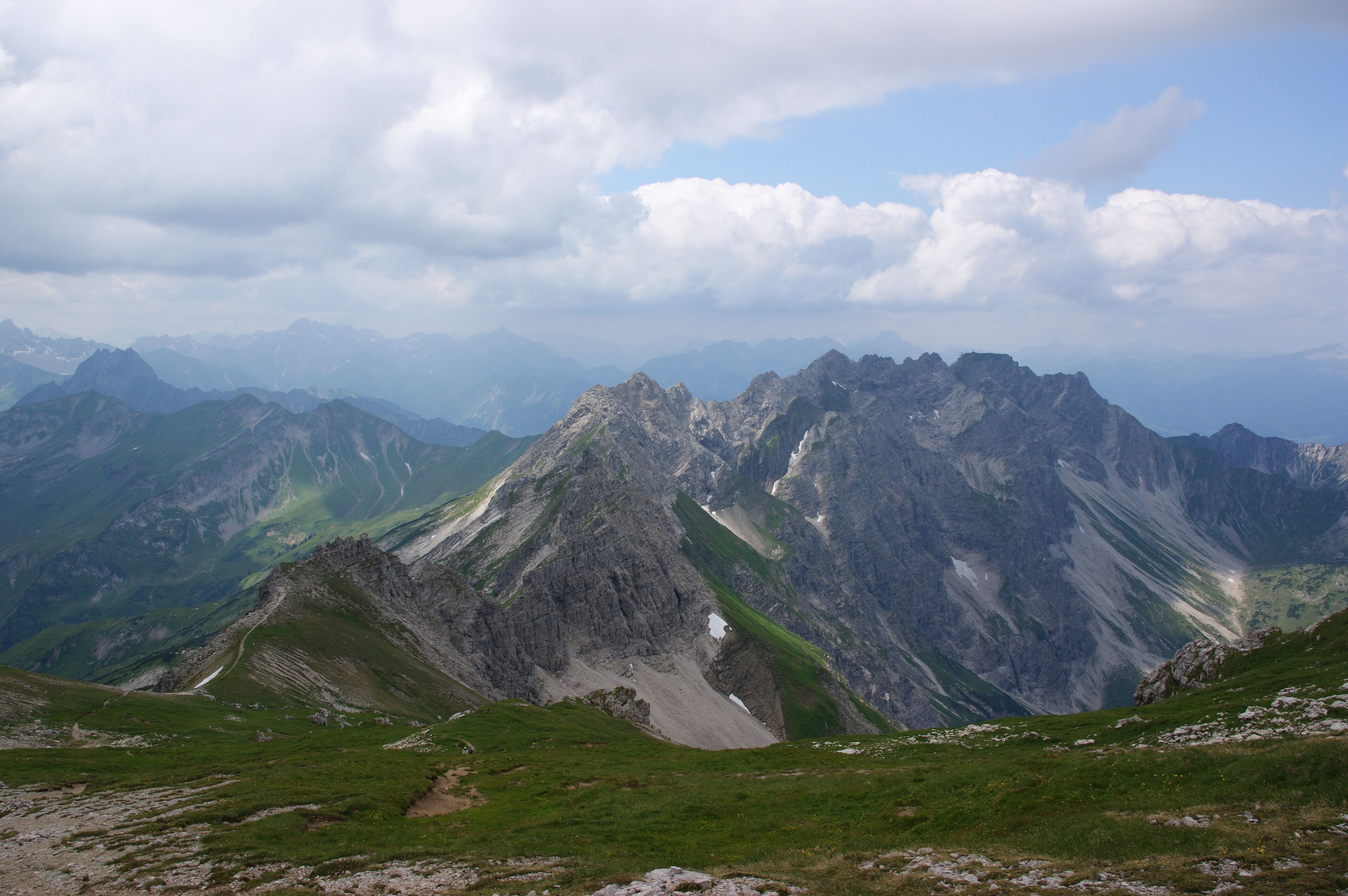 Blick Grosser Daumen nach Hindelanger Klettersteig
