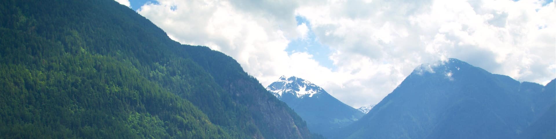 Hope showing tranquil scenes, mountains and a lake or waterhole