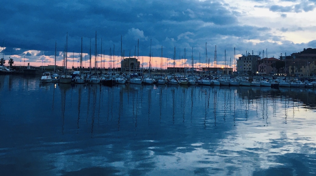 Beautiful sunset in Imperia,Italy.🌄