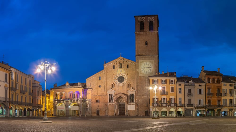 Lodi - The Duomo - cattedrale della Vergine Assunta and the Vittoria square at dusk.