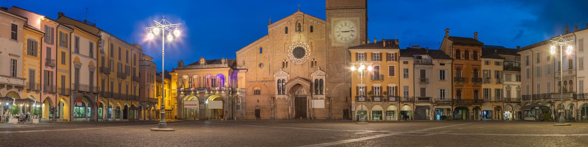 Lodi - The Duomo - cattedrale della Vergine Assunta and the Vittoria square at dusk.