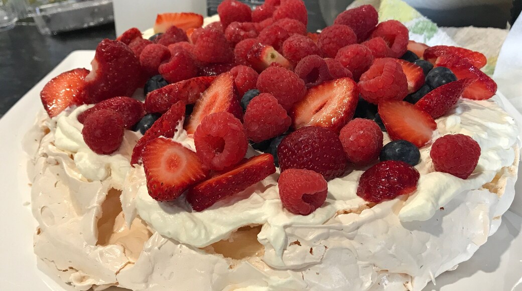 Pavlova with cream & berries #Trovember
