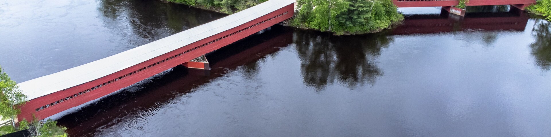 Ferme-Rouge (Mont-Laurier) twin covered bridges. Build in 1903 over the Lievre river. Island between the two bridges.