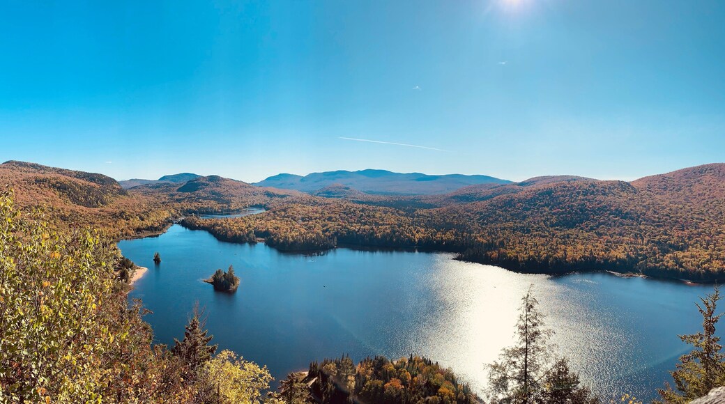 Amazing view of Lake Superieur in Mont Tremblant, Canada. #Fallfoliage #LifeAtExpedia