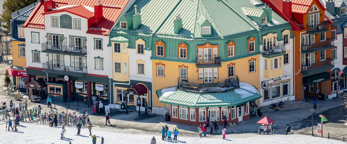 Ski Mont-Tremblant showing snow and snow skiing