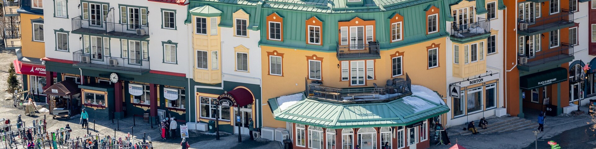 Ski Mont-Tremblant showing snow and snow skiing