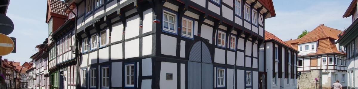 Northeim in Niedersachsen. Das Haus in der Häuserstraße 15 steht unter Denkmalschutz.