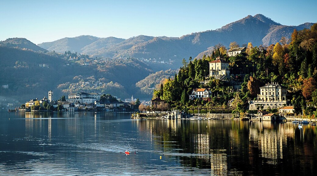 A wonderful area to take photographs. This was late afternoon on the east side of the lake. #GoldenHour #Waterlust