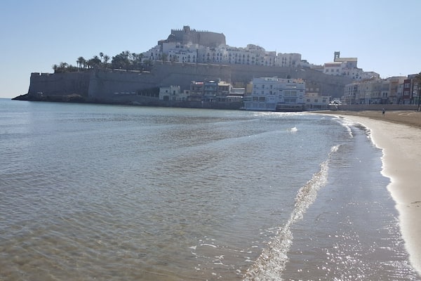 Coastal town; view of the castle
-2017