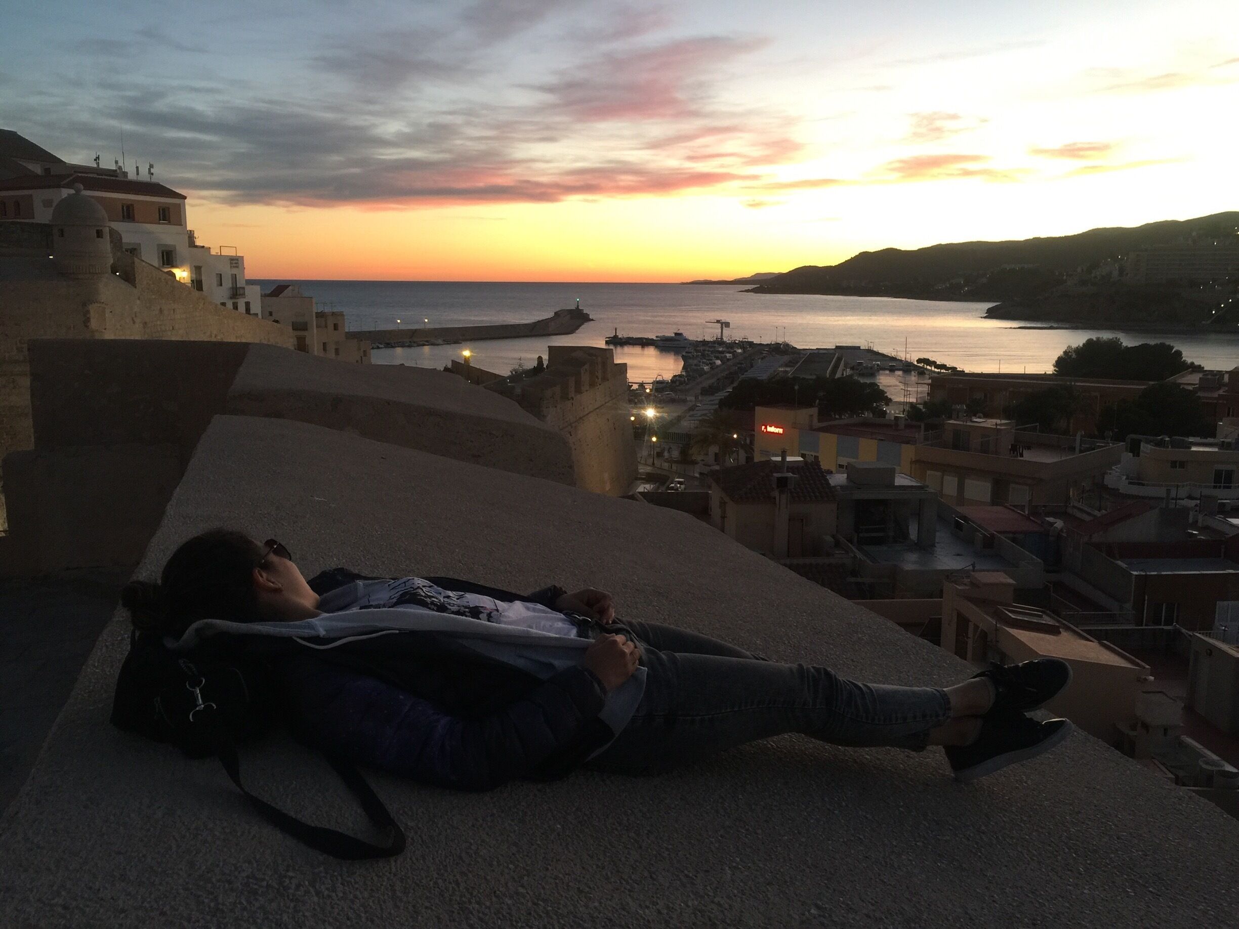 Hermoso castillo, con vista al mar y un espectacular sunset.