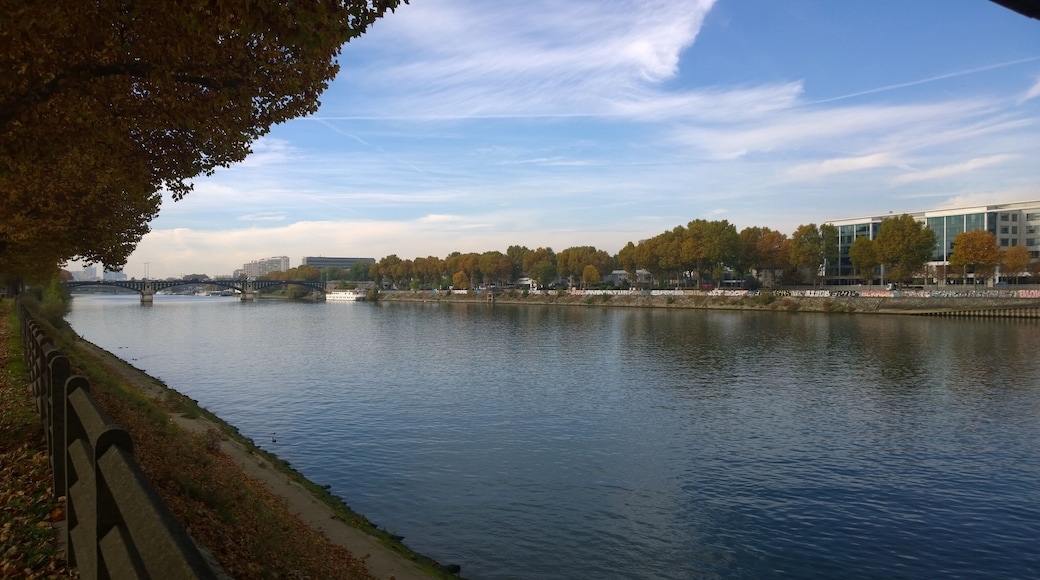 93400 Saint-Ouen, France