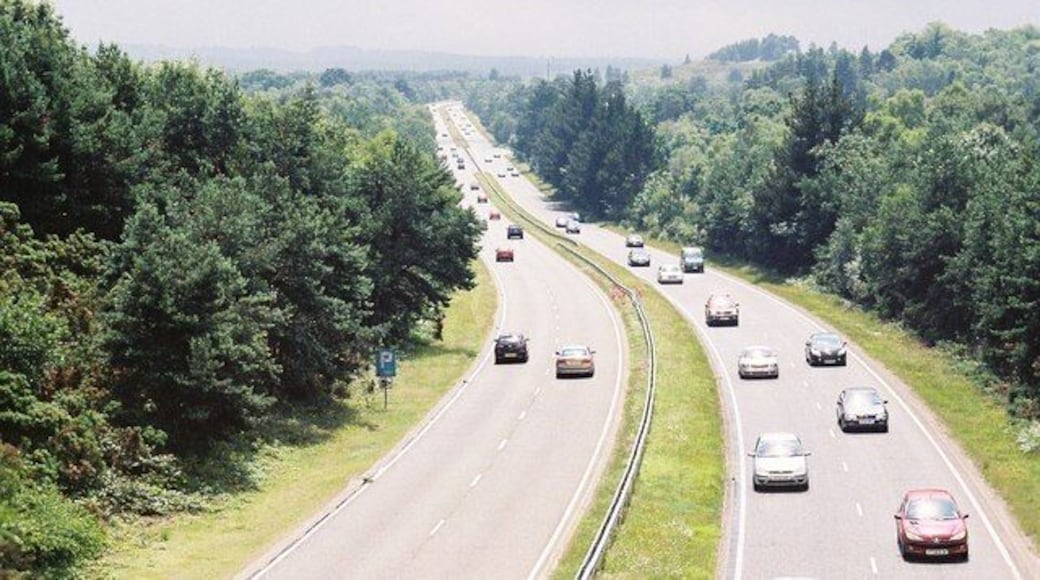 Approaching Bournemouth The A338 'Bournemouth Spur Road' was built in the mid-1960s, linking the main trunk road to Dorset the A31 at Ringwood, thus downgrading the old A338 which became the B3347 south from Ringwood to Christchurch.