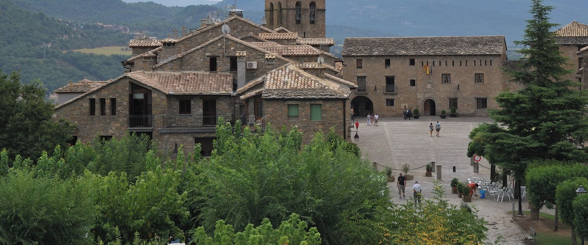 Fotografía del pueblo de Aínsa en Huesca (España).