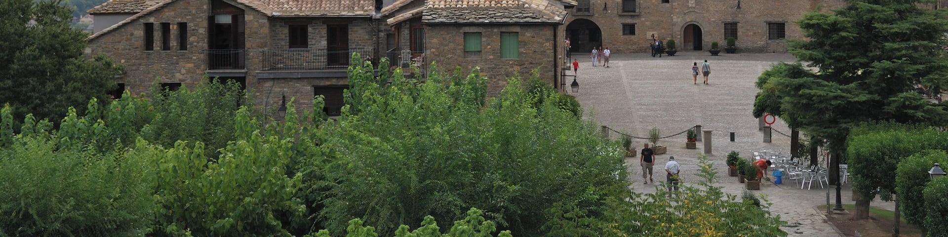 Fotografía del pueblo de Aínsa en Huesca (España).