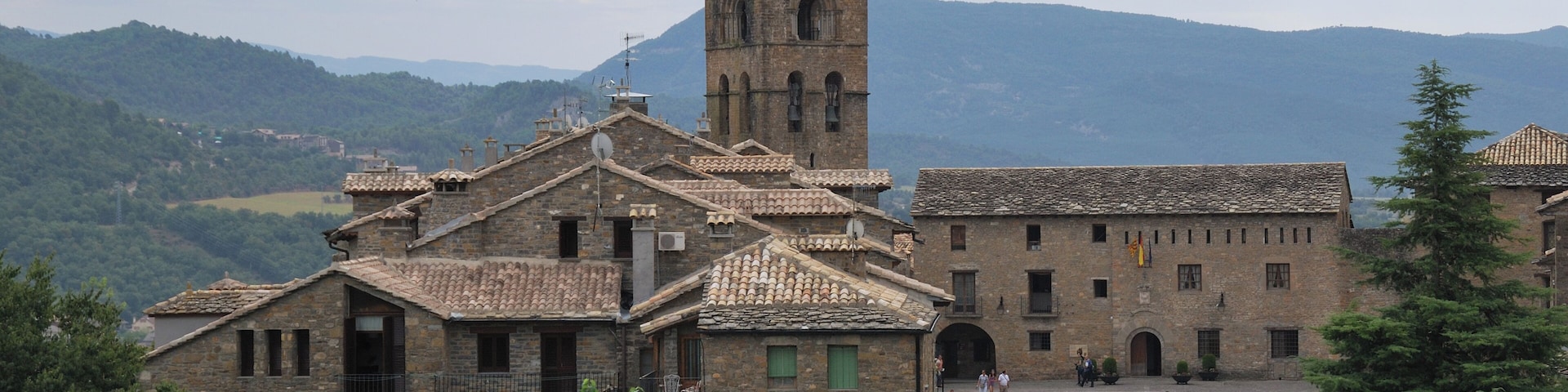 Fotografía del pueblo de Aínsa en Huesca (España).
