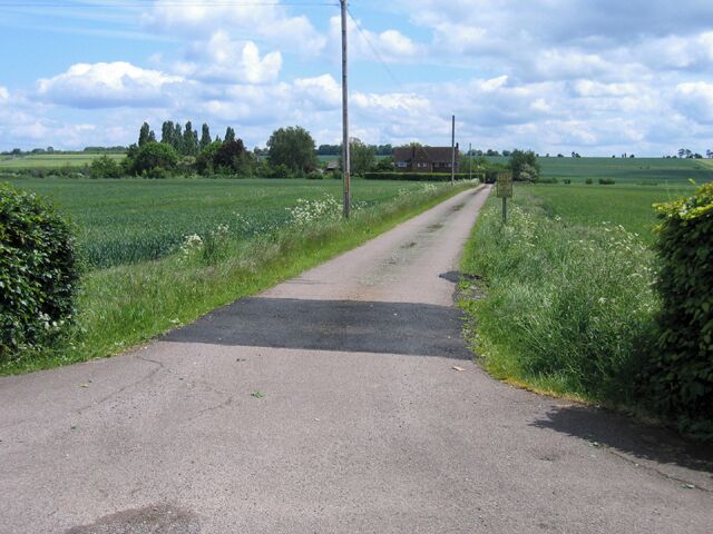 Standalone Farm drive, Sutton, Beds.  view from Sutton Road.