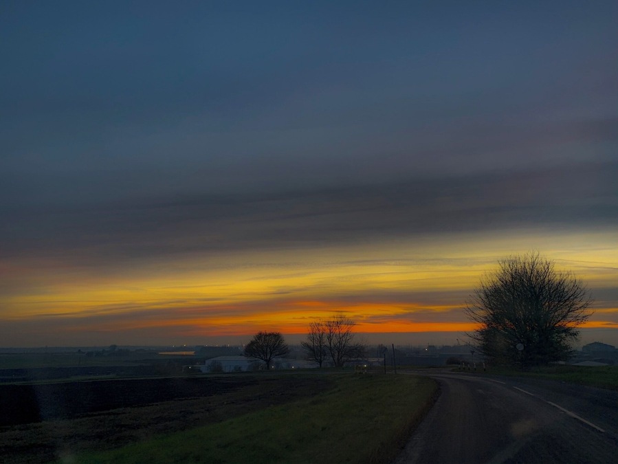 After coming home via a different route we was greeted by this amazing sunset#trovember