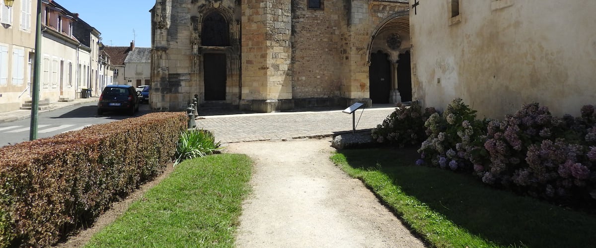 Saint-Amand-Montrond Église paroissiale de St Armand, is of a benedictine plan. The east end has three apses with blind galleries dating from the 12th century. The transept supports a belltower restored in the 19th century. The arches 'arcs brisés' of the nave and choir have capitals showing byzantine influence. The nave is flanked by 15th century private chapels- the chapel of St Anne which was sponsored by Philippe de Culant and his wife Anne de Beaujeu Lignières is in the flamboyant Gothic style. The west end portal shows the arabo-espagnol polylobe arches associate with the pilgrimage to Compostella.