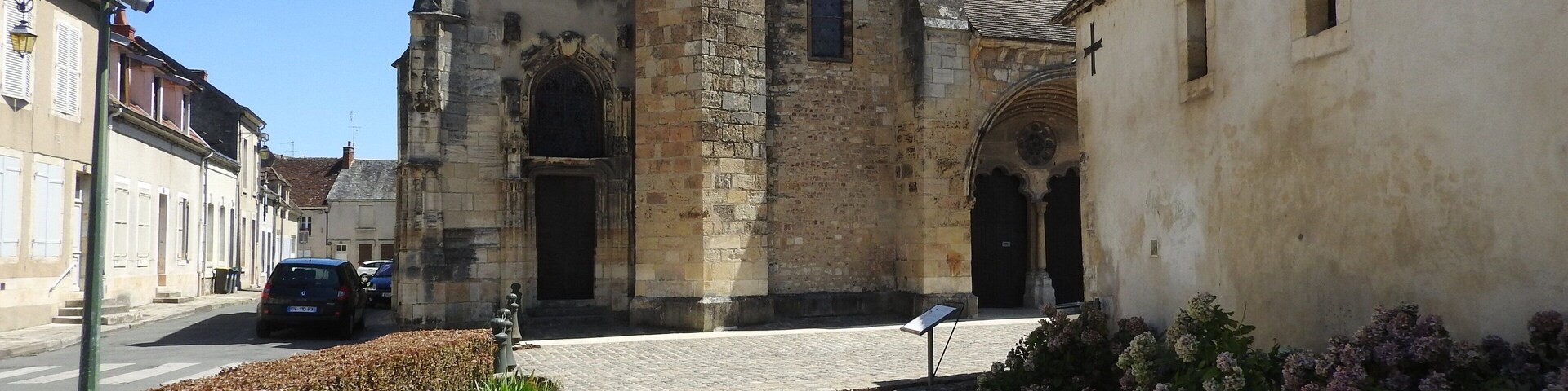 Saint-Amand-Montrond Église paroissiale de St Armand, is of a benedictine plan. The east end has three apses with blind galleries dating from the 12th century. The transept supports a belltower restored in the 19th century. The arches 'arcs brisés' of the nave and choir have capitals showing byzantine influence. The nave is flanked by 15th century private chapels- the chapel of St Anne which was sponsored by Philippe de Culant and his wife Anne de Beaujeu Lignières is in the flamboyant Gothic style. The west end portal shows the arabo-espagnol polylobe arches associate with the pilgrimage to Compostella.