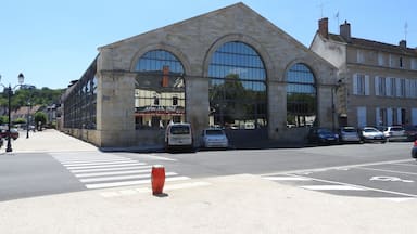 Cher Saint-Amand-Montrond Les Halles