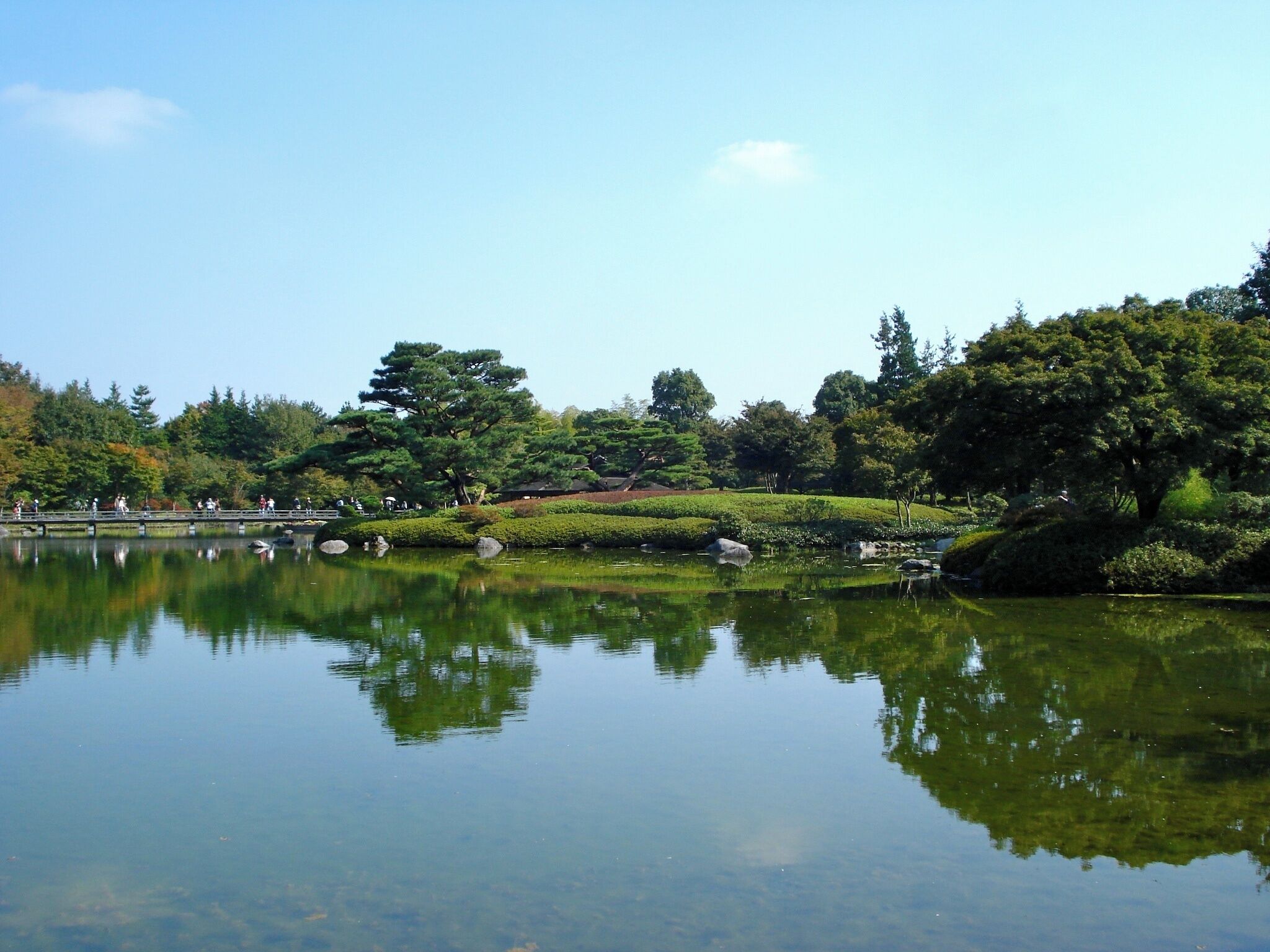 Showa Commemorative National Government Park (国営昭和記念公園 Kokuei Shōwa Kinen Kōen) is a national government park in Akishima and Tachikawa, Tokyo, Japan. It was established in 1983 as part of a project to commemorate the Golden Jubilee of Emperor Hirohito (or Emperor Shōwa).