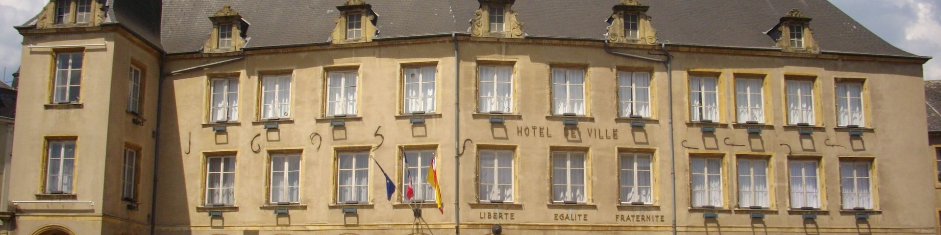 This building is indexed in the Base Mérimée, a database of architectural heritage maintained by the French Ministry of Culture, under the reference PA00107059 .