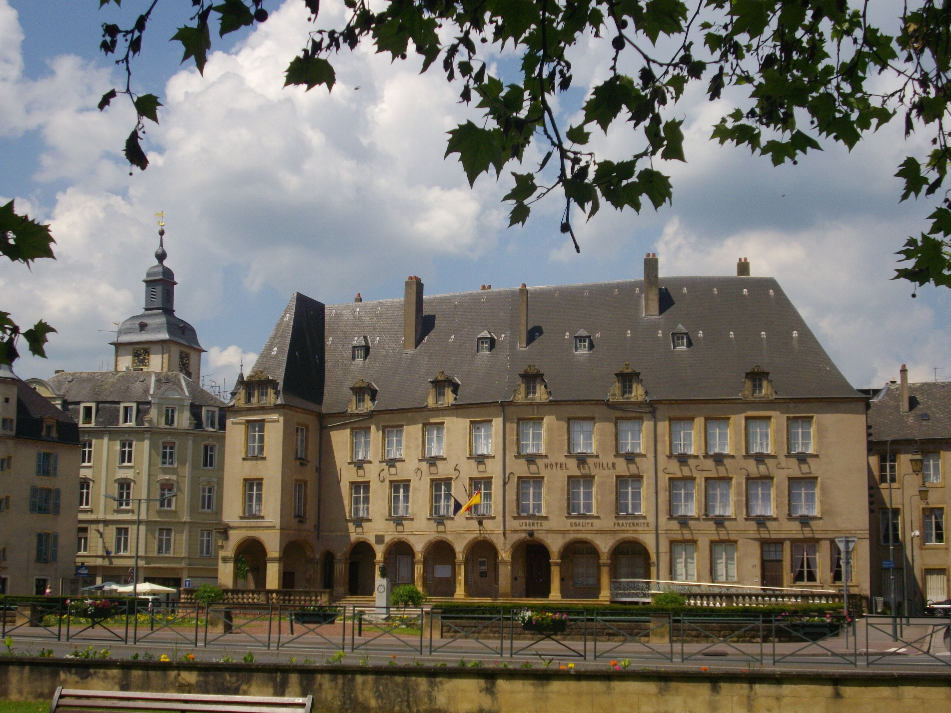 This building is indexed in the Base Mérimée, a database of architectural heritage maintained by the French Ministry of Culture, under the reference PA00107059 .