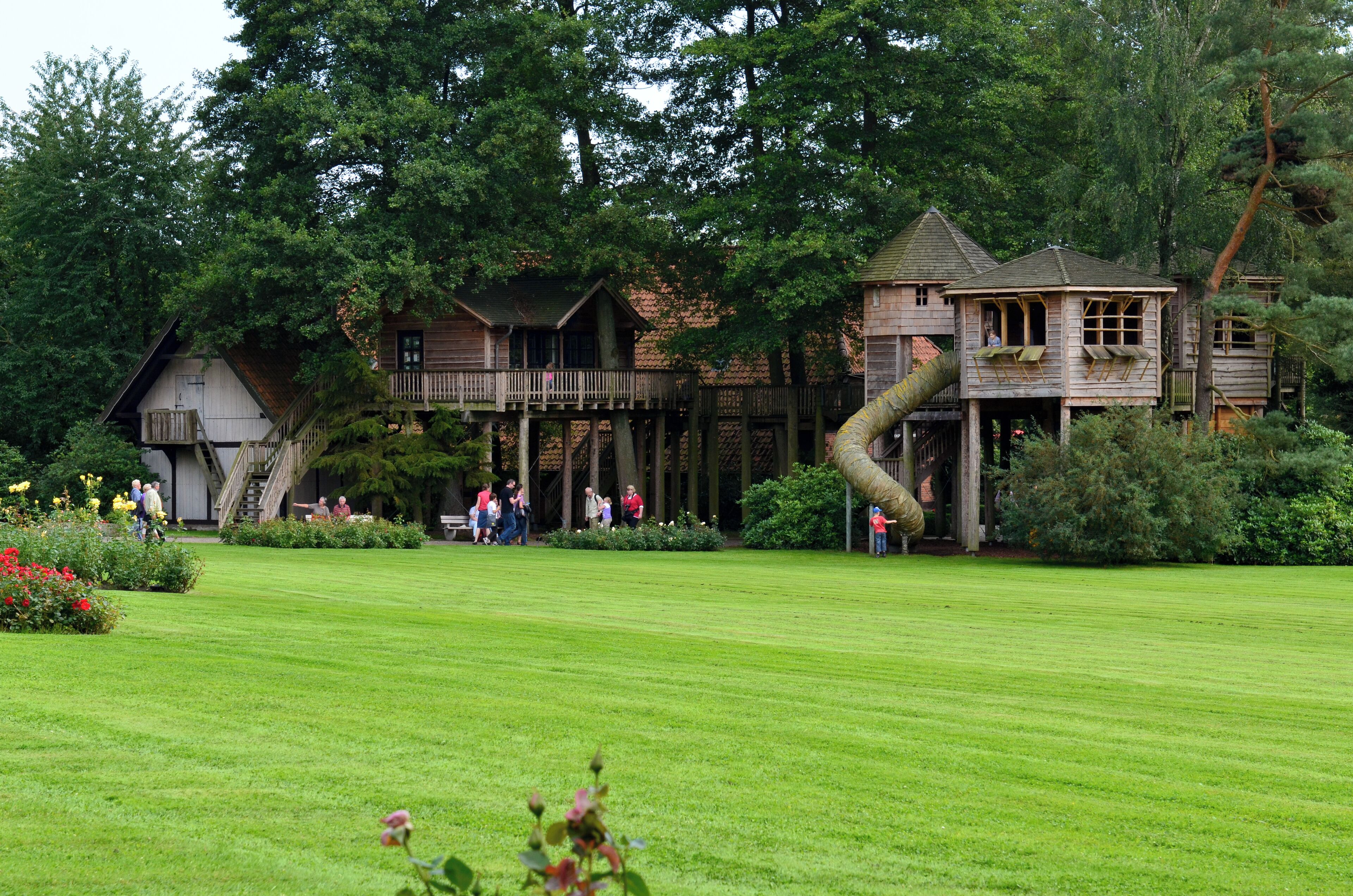 Weltvogelpark Walsrode (Baumhaus, tree house)