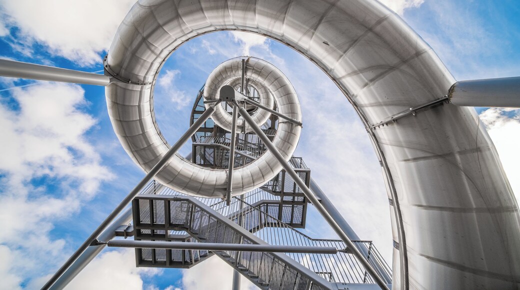 Opened in 2014, the Vitra slide tower was designed by Carsten Höller and its slide has a length of 38m. Ready ?
#culture