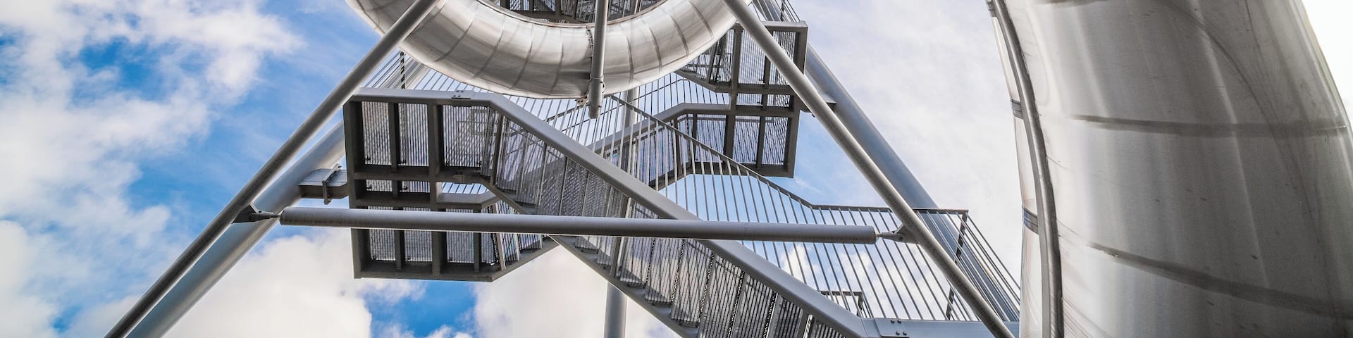 Opened in 2014, the Vitra slide tower was designed by Carsten Höller and its slide has a length of 38m. Ready ?
#culture