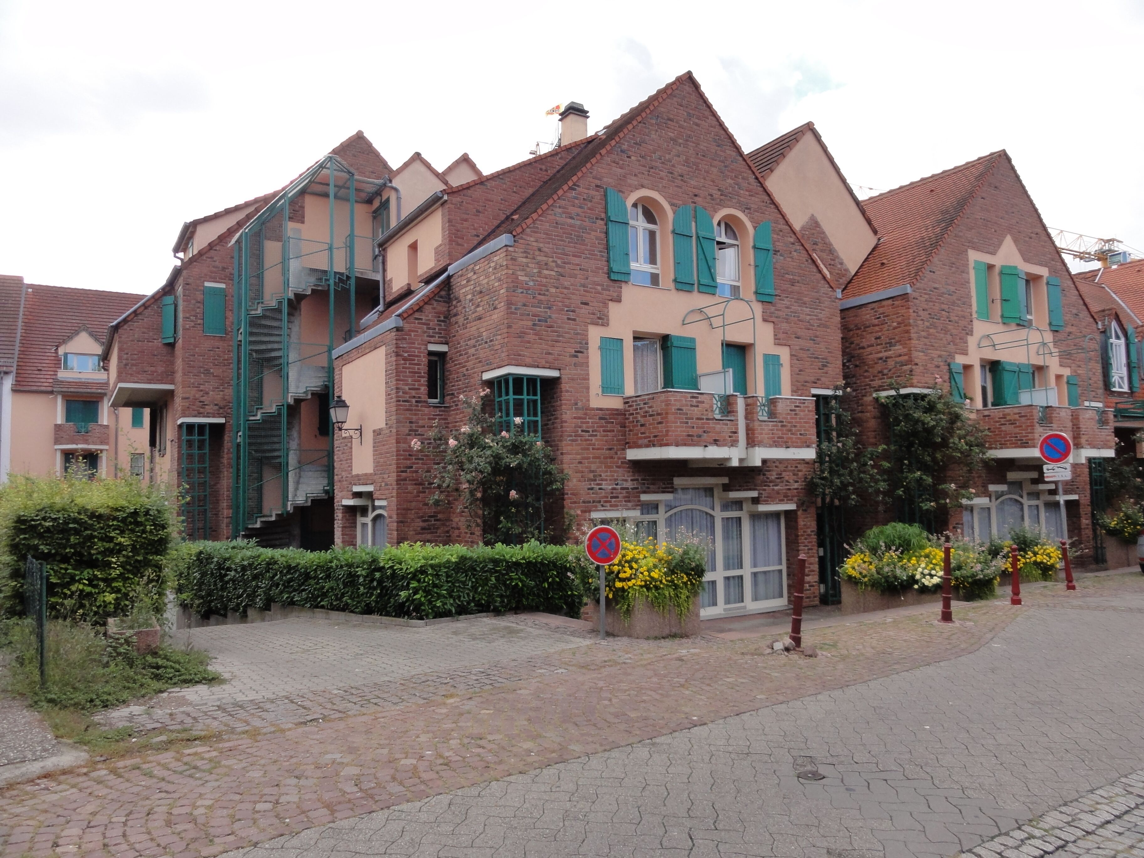 This building is indexed in the Base Mérimée, a database of architectural heritage maintained by the French Ministry of Culture, under the reference IA67014197 .