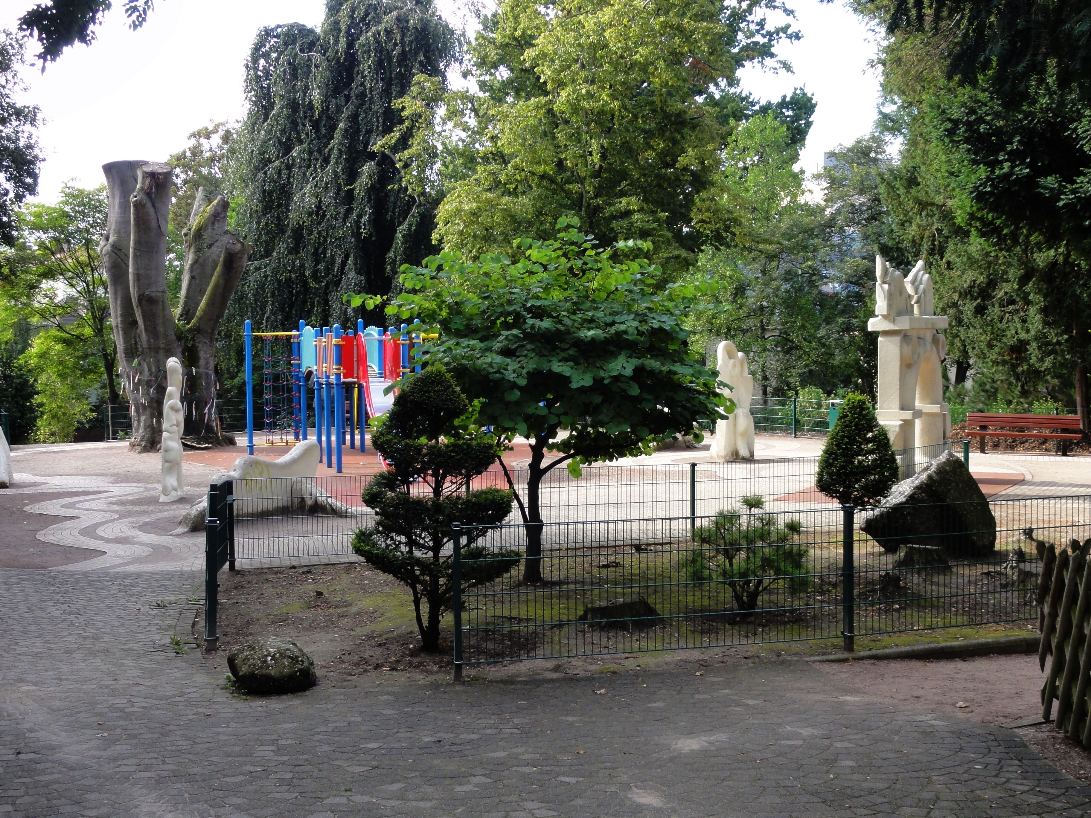 This building is indexed in the Base Mérimée, a database of architectural heritage maintained by the French Ministry of Culture, under the reference IA67014102 .