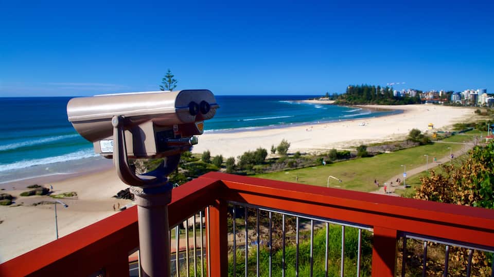 Coolangatta mostrando vista, una playa y una ciudad costera