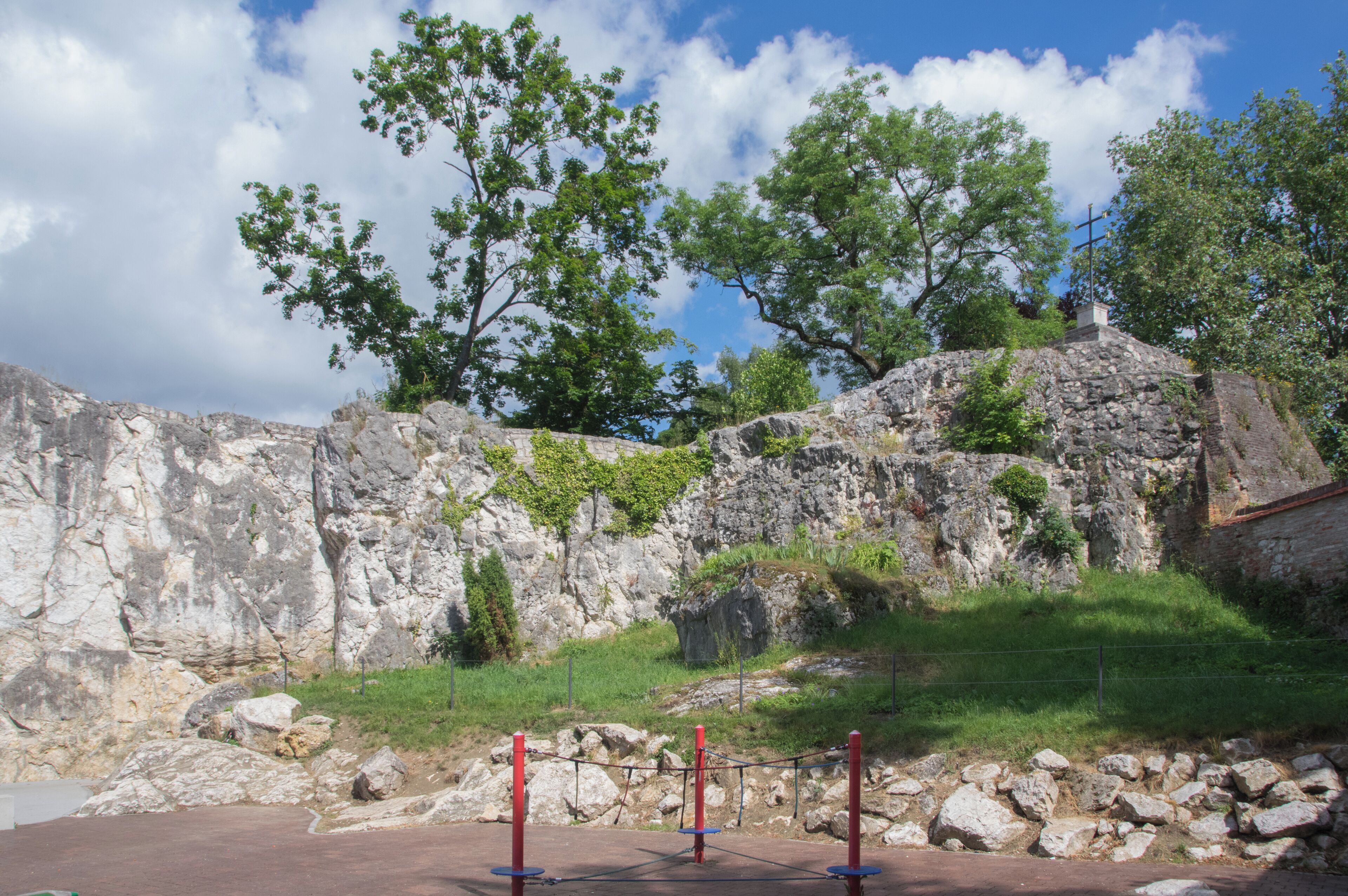 This is a photograph of an architectural monument. It is on the list of cultural monuments of Bayern, no. D-7-79-131-1
