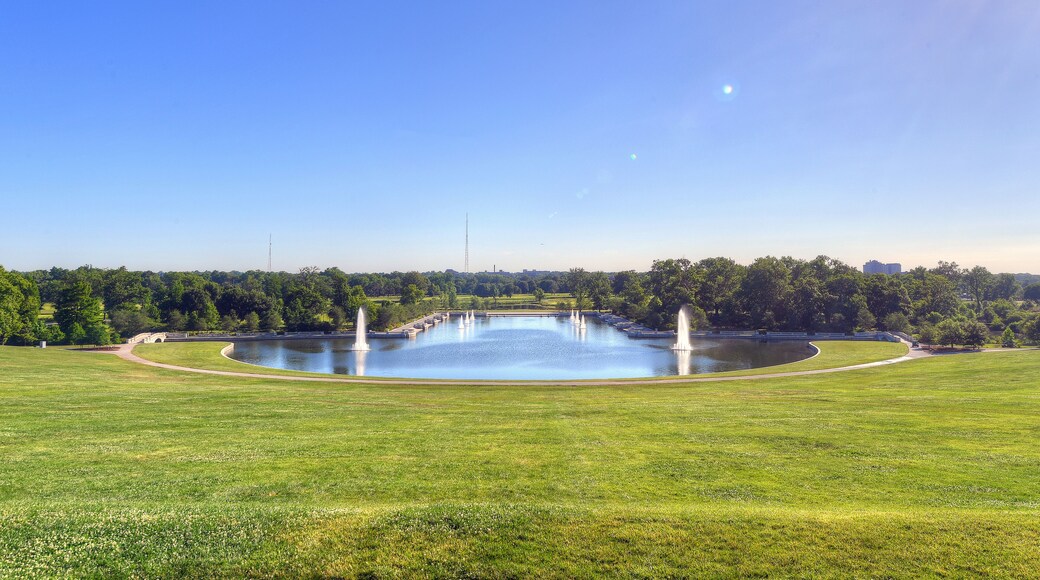 The view of the Grand Basin from Art Hill in Forest Park, St. Louis, Missouri.