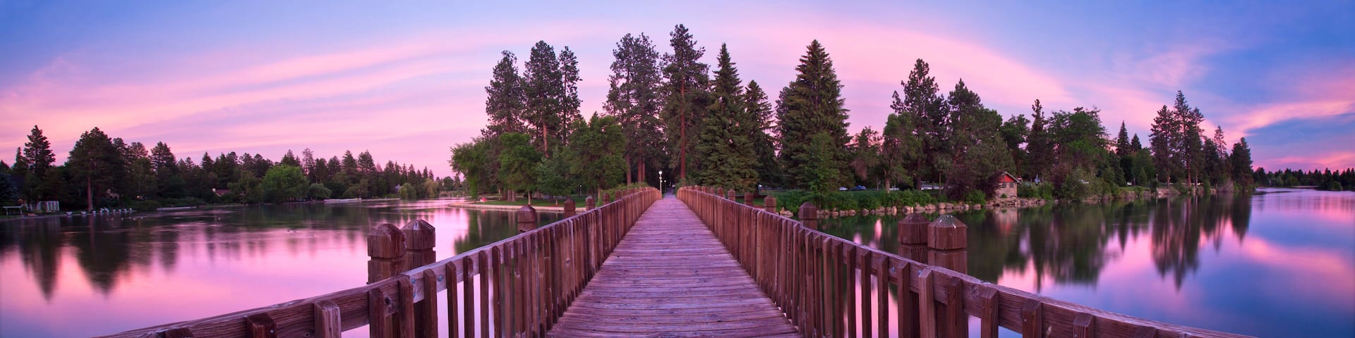 The Drake Park footbridge located at Mirror Pond near the downtown of Bend, Oregon.