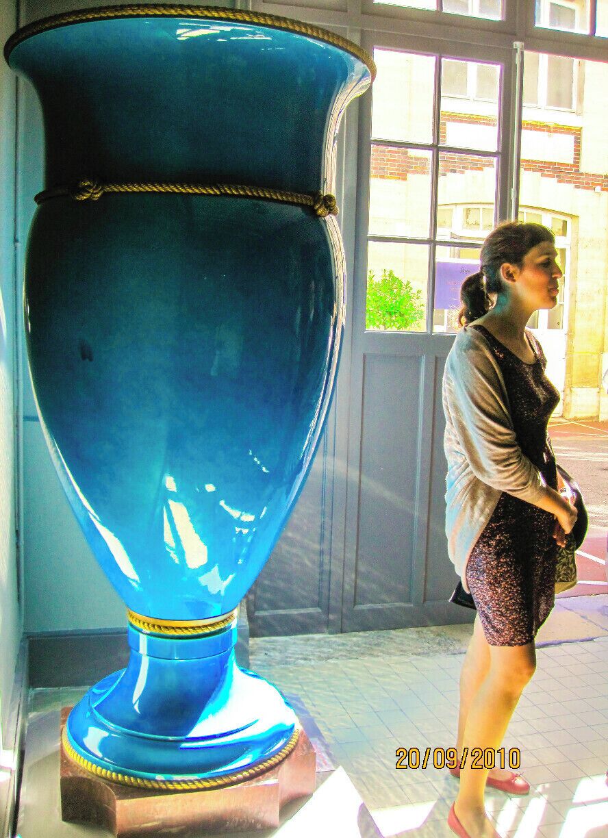 How big can be a vase? The manufacture nationale de Sèvres is a porcelain factory in Sèvres, France. Formerly a royal, then an imperial factory, the facility is now run by the Ministry of Culture.