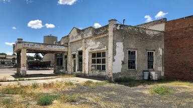 Weber’s Repair, an abandoned gas station. (June 2019)