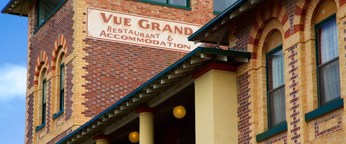 Queenscliff which includes signage, a hotel and heritage elements