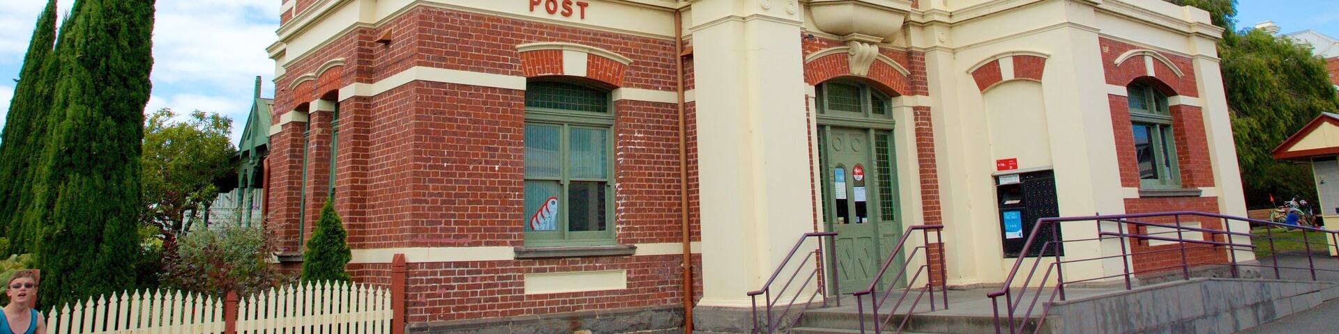 Queenscliff which includes heritage elements