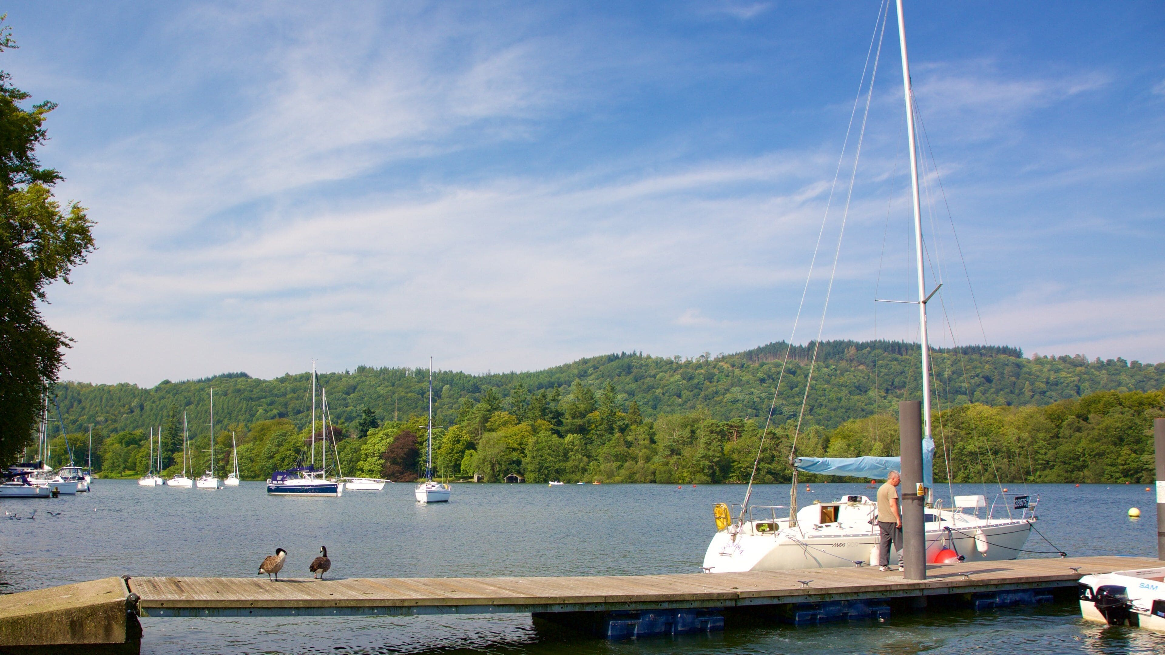Bowness-on-Windermere mit einem See oder Wasserstelle und Bootfahren