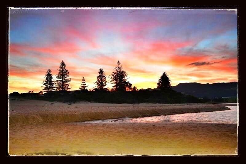 On the left end of Werri Beach, this spot was just magical 
#bruisedpassports