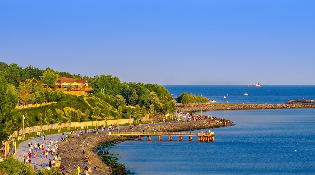 Istanbul, Marmara Sea, Turkey. View of the embankment