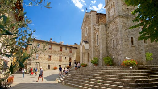 Castellina in Chianti có tính năng tôn giáo, kiến trúc di sản và nhà thờ