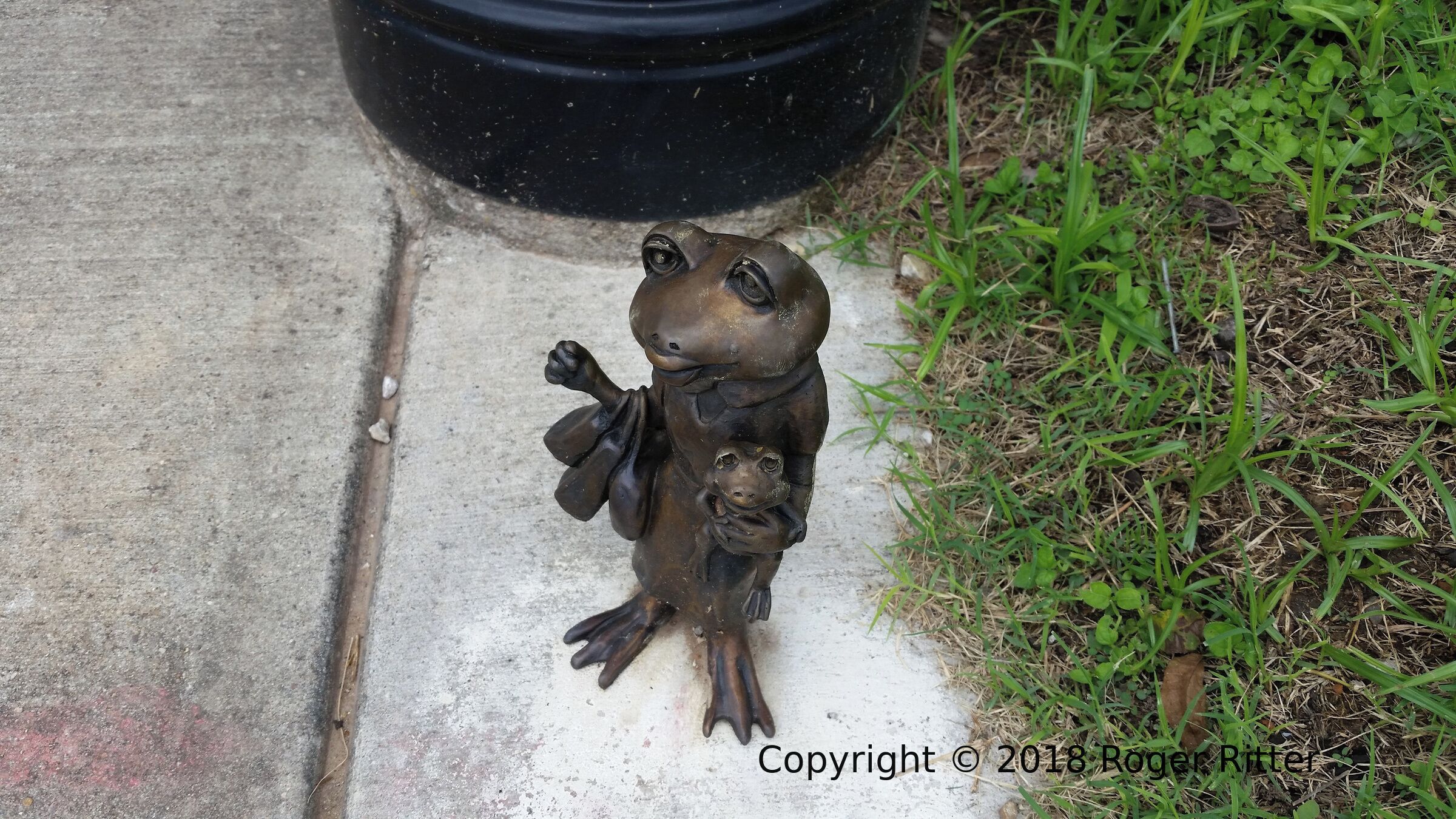 Another little frog statue in Bastrop, Texas
