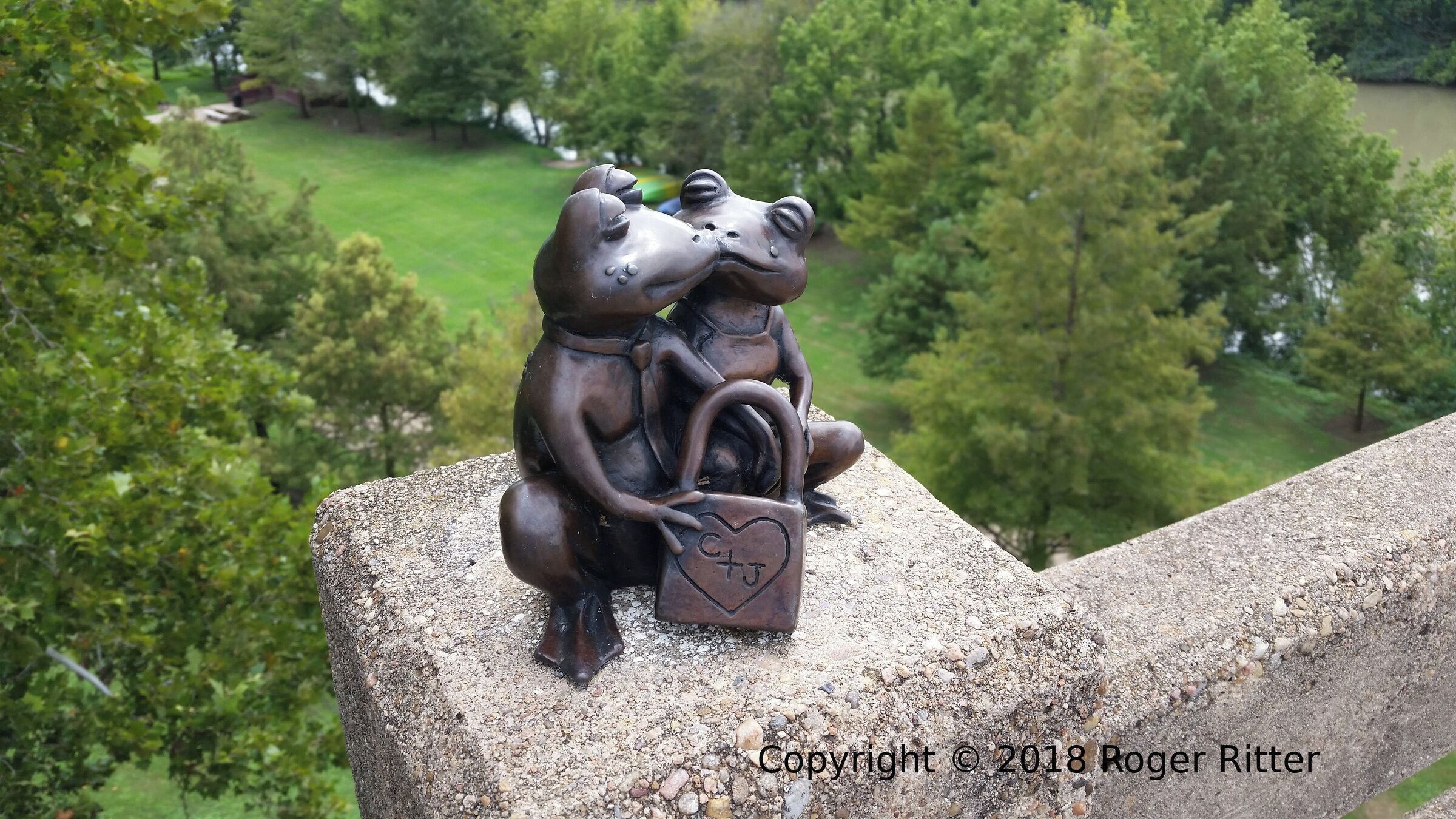 "Croakeo and Juliet" - Houston toad sculpture by Clint Howard in Bastrop, Texas