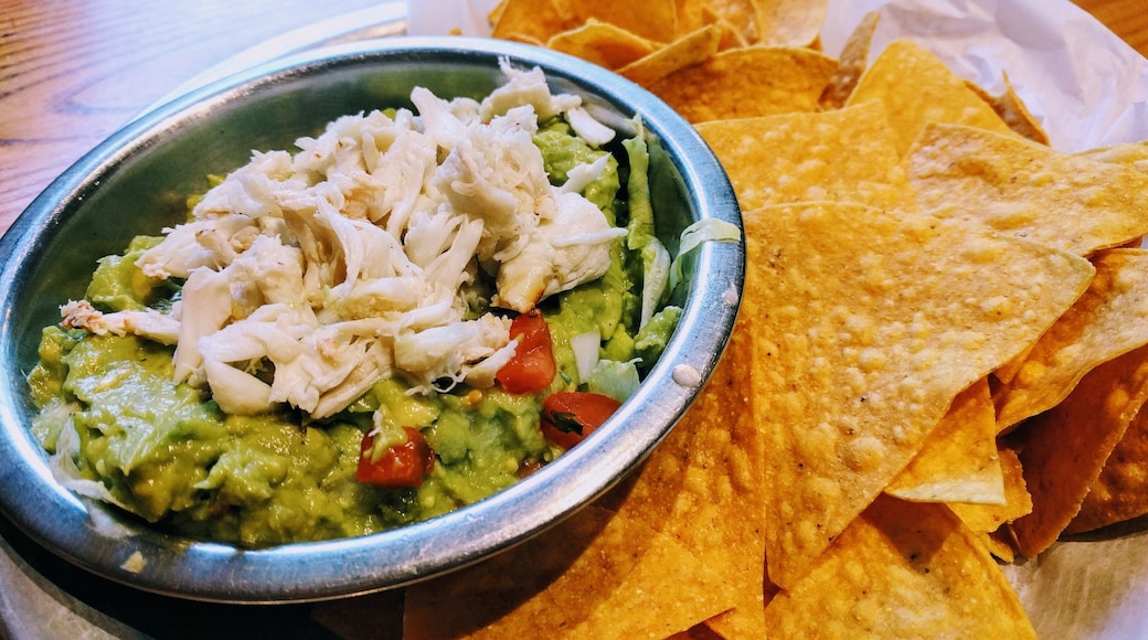 Great selection of tequila & lots of beer options as well. We had the lump crab quac and some chicken tacos. Cool spot awesome atmosphere and tasty food. #beer #food #dinner