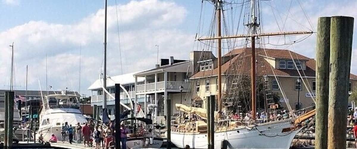 "Build your own boat" races, fun to watch!