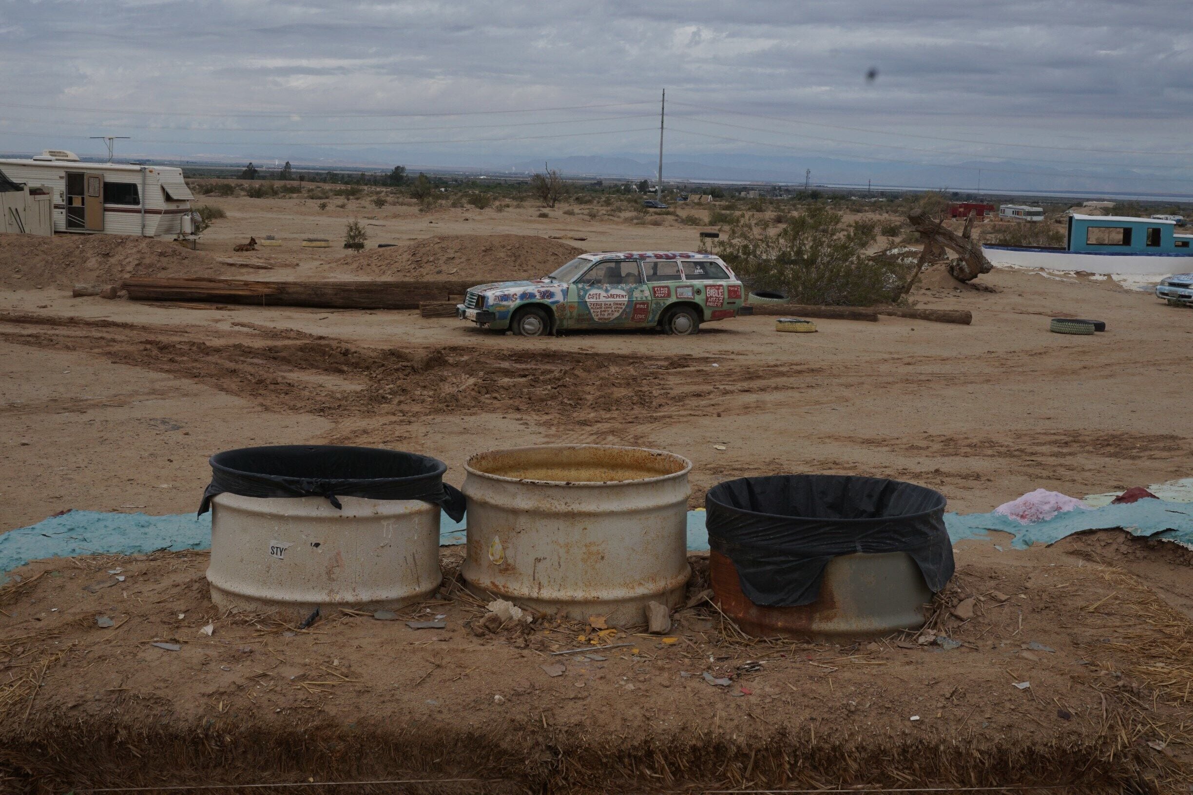 overcast day @salvationmountain 