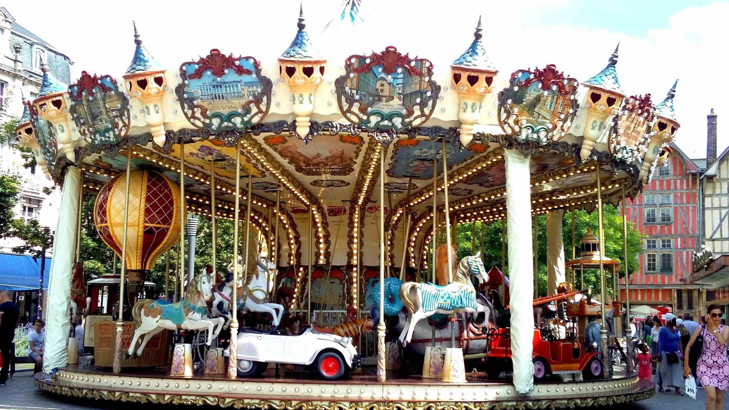 Out & about in Troyes town 